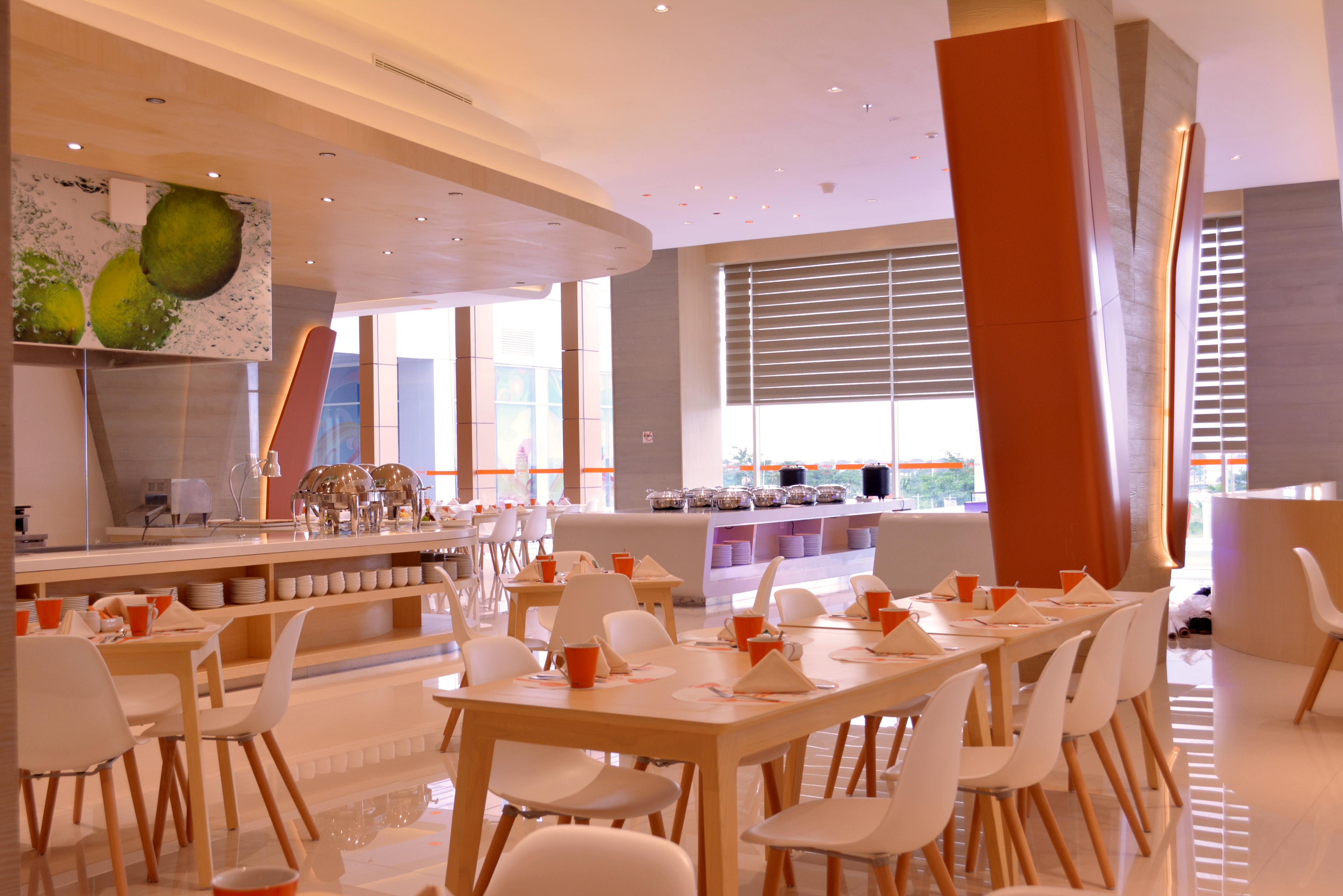 Harris Hotel & Conventions Bekasi Exterior photo
