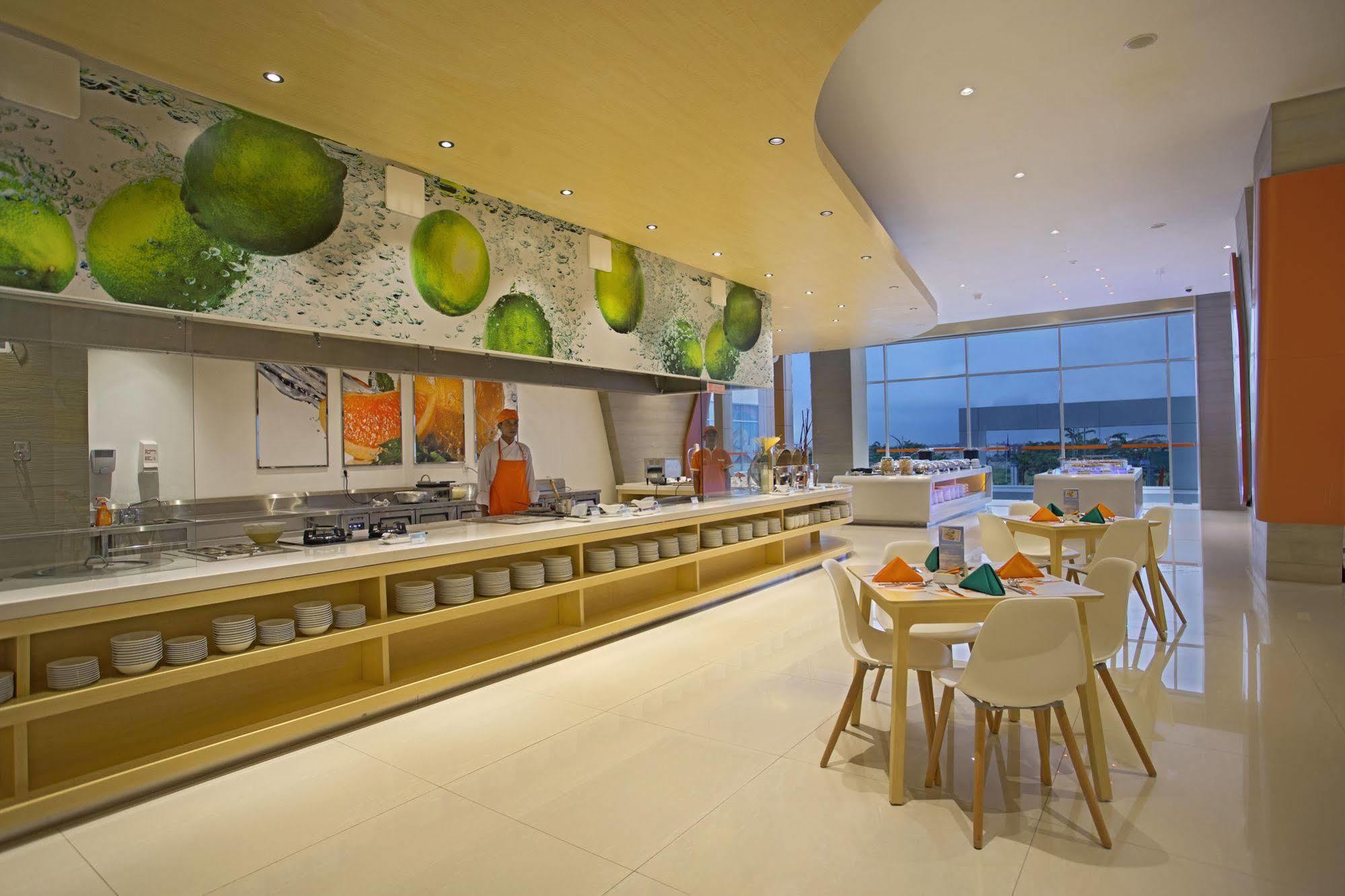 Harris Hotel & Conventions Bekasi Exterior photo